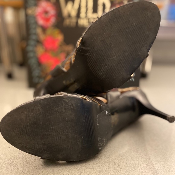 *sold* Nine West 4” blk heels - Picture 6 of 7